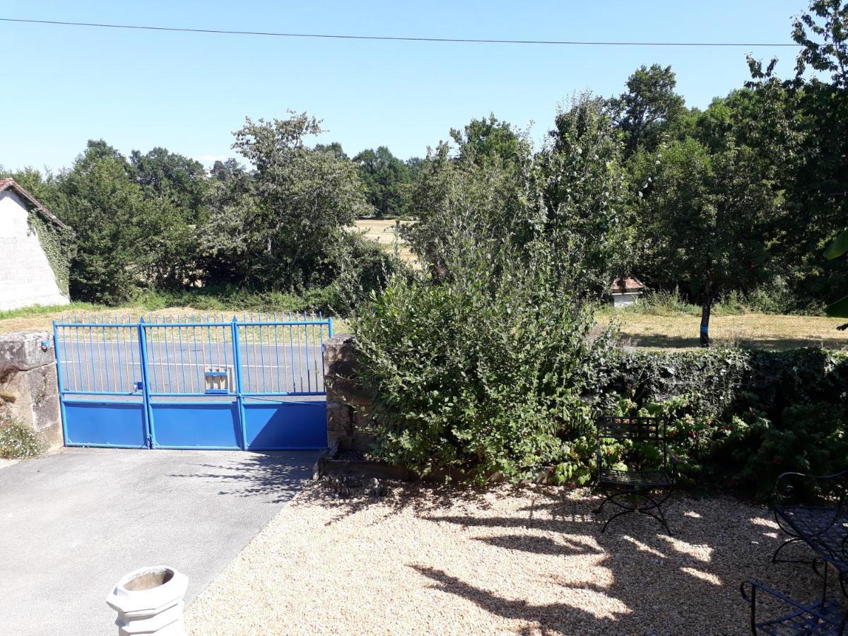 Bed and Breakfast Les Tibles Nanthiat Екстер'єр фото
